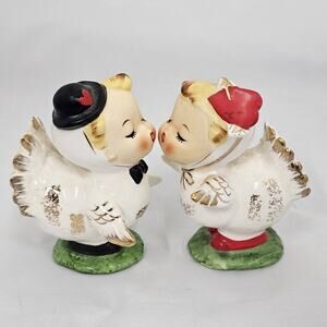 Napco Salt Pepper Shakers Anthropomorphic Valentine Boy Girl Love Birds 2647 VTG